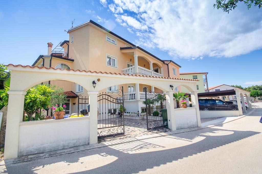 Apartments Villa Amfora Rovinj Exterior photo